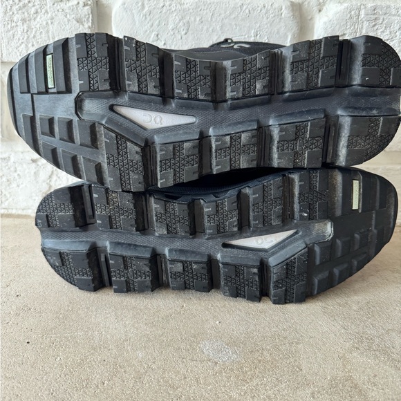 On Running Men's Black Hiking Shoes - Picture 5 of 6